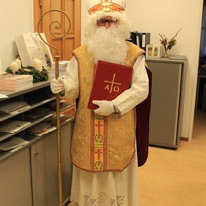Nikoläuse unterwegs in St. Konrad