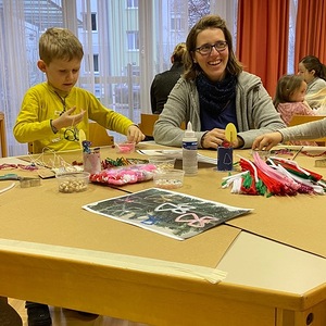 Bastelnde Kinder