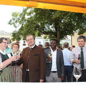 Pfarrer Hansjörg Wimmer, Kaplan Samuel Ogwudile, Frau Klara