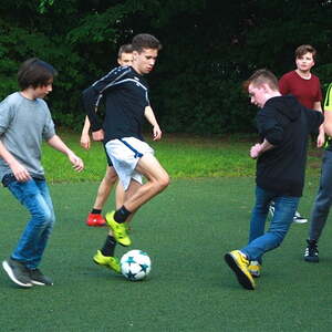 Fussball-Schlacht im Holzheimer Regen