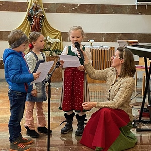 Lesende Kinder